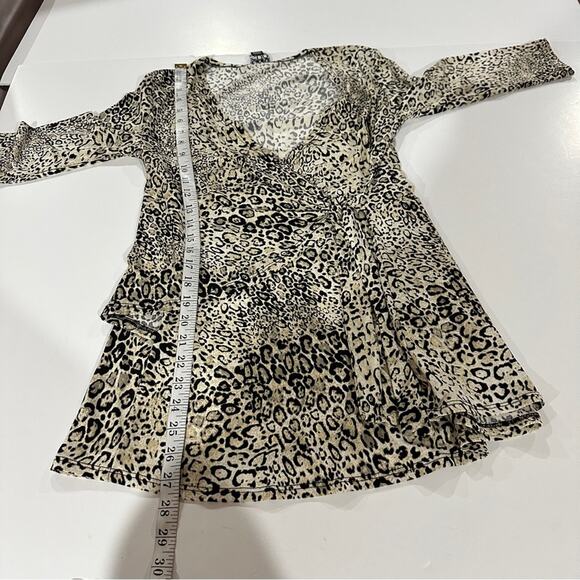 Clara Sun Wool Tan & Black Cheetah Print Faux‎ Wrap Top Size XS - Picture 8 of 8